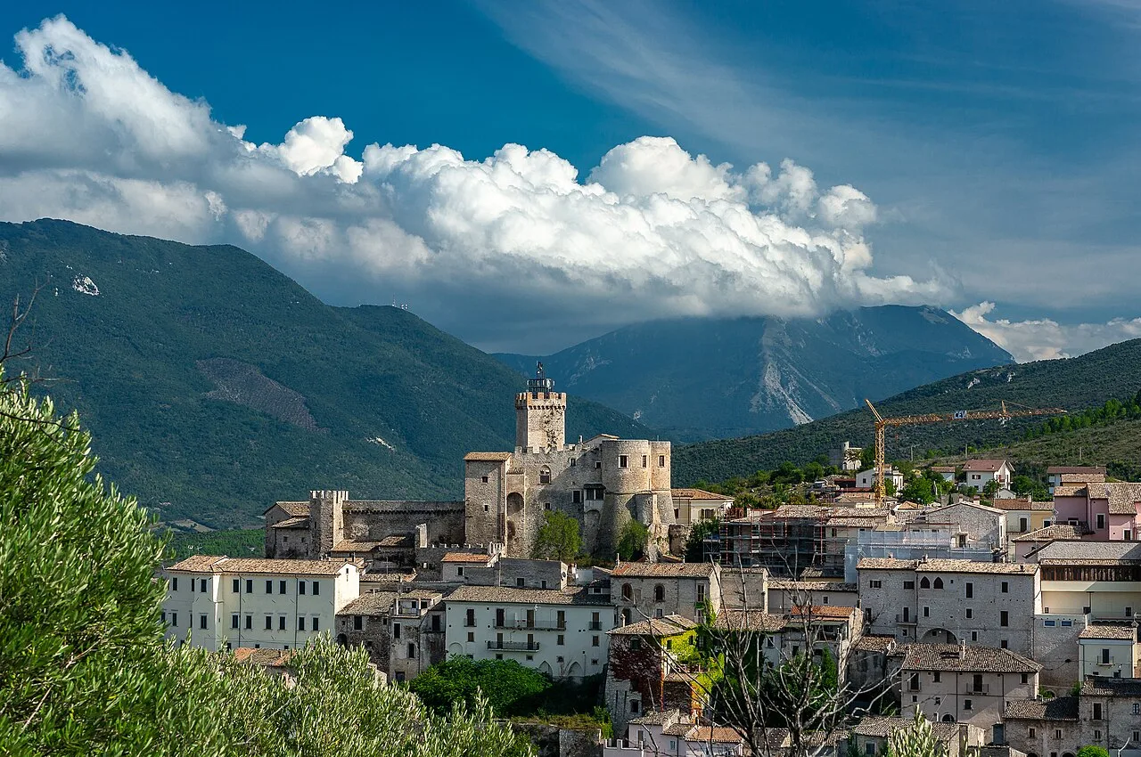 Capestrano: cosa vedere nel borgo del Guerriero e del fiume Tirino
