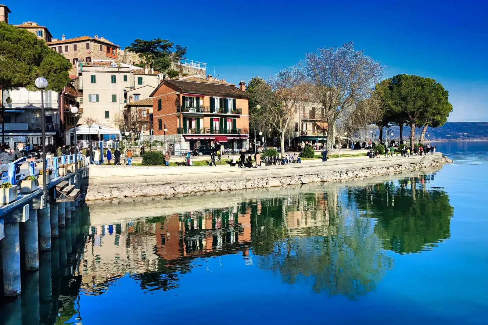 Passignano sul Trasimeno, borgo umbro con antica torre affacciato sul lago